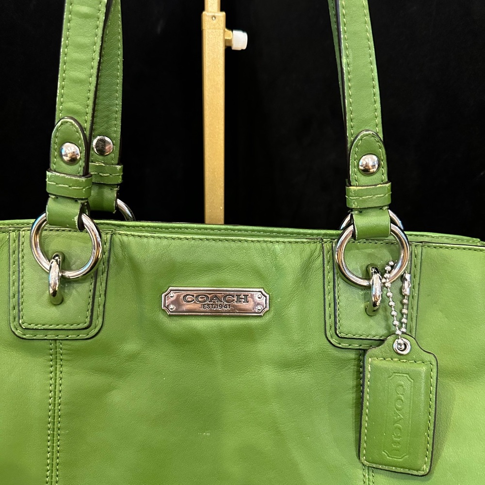 ☘️Coach Vibrant VINTAGE Gorgeous  Green LeatherTote Arm Candy - Picture 7 of 16